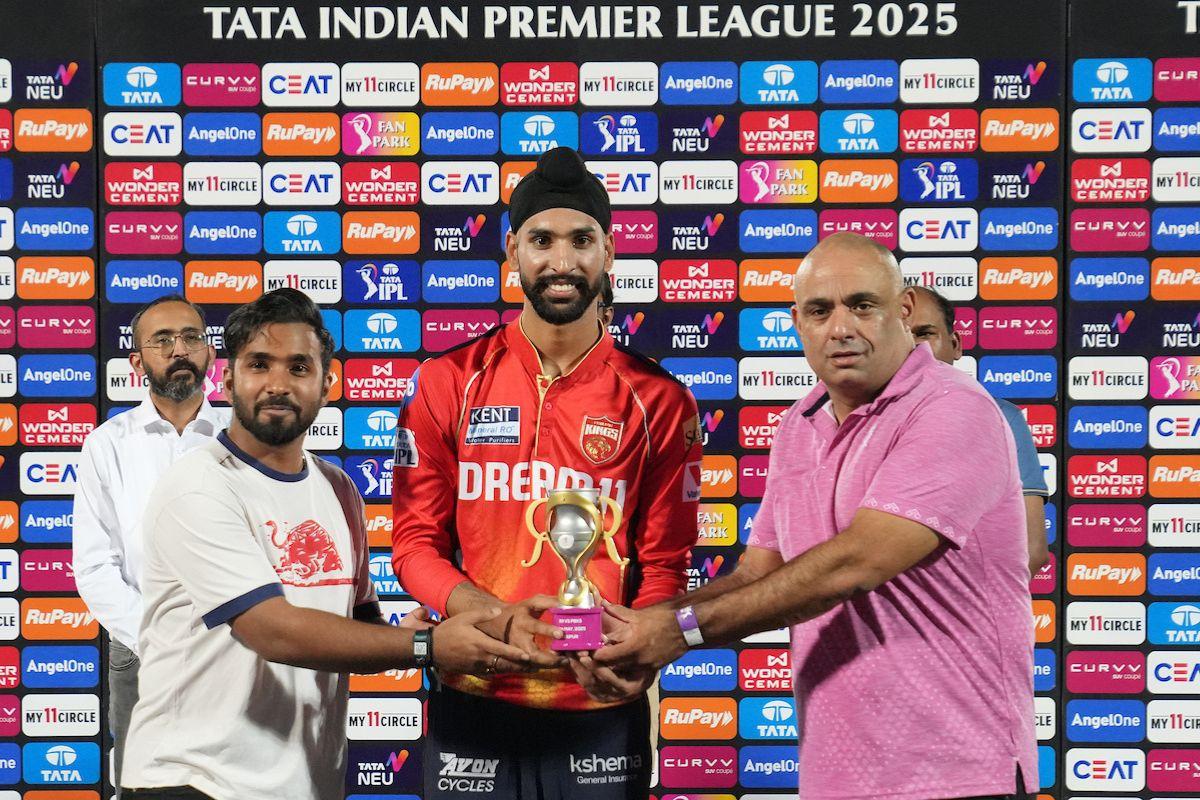 Harpreet Brar with his Player of the Match Award