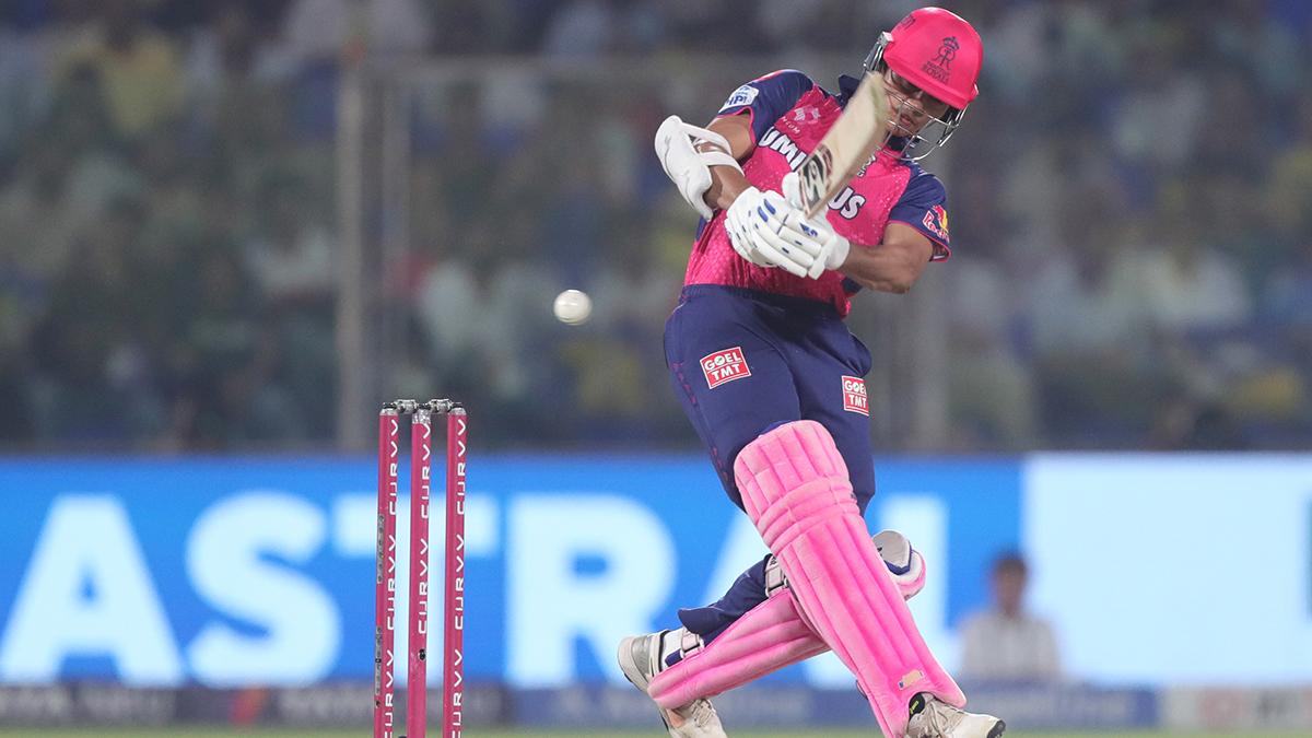 Yashasvi Jaiswal bats