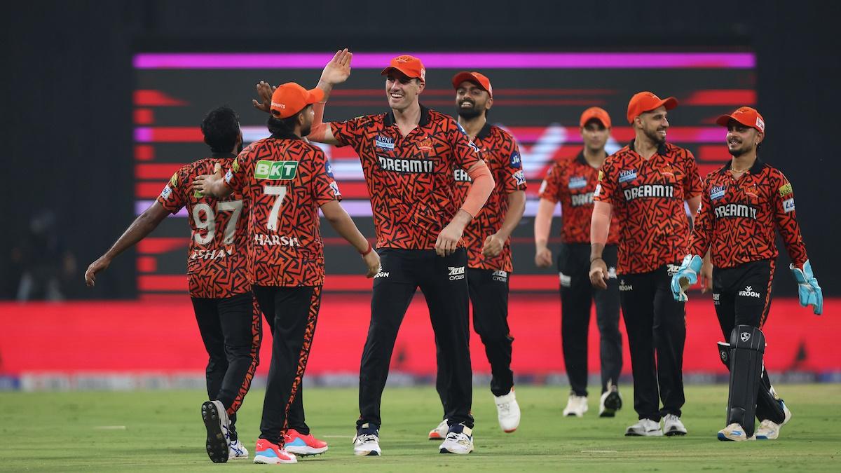 Sunrisers Hyderabad players celebrate the wicket of RCB's Romario Shepherd