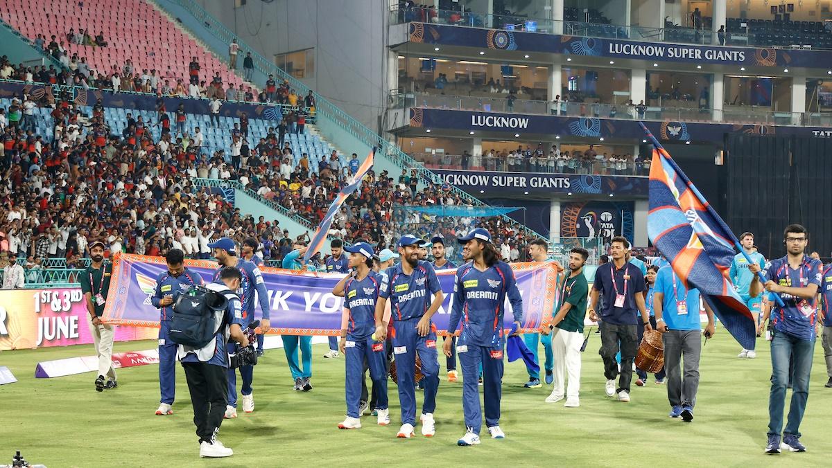 Lucknow Super Giants players acknowledge the fans at the Bharat Ratna Shri Atal Bihari Vajpayee Ekana Cricket Stadium, in Lucknow, after their concluding match against Royal Challengers Bengaluru in IPL 2025 on Tuesday.