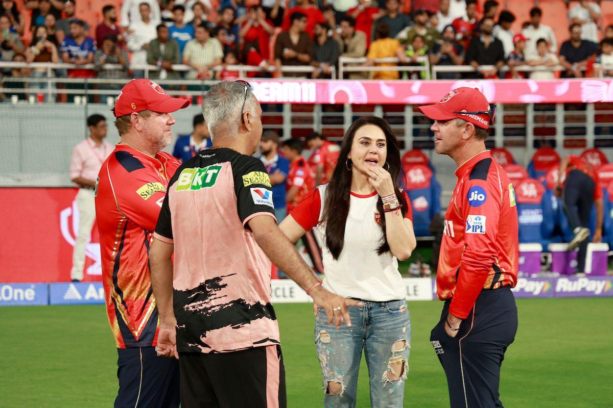 Ricky Ponting with team co-owner Preity Zinta and members of the support staff