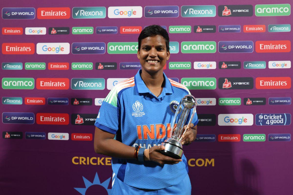 Deepti Sharma with the Player of the Tournament Award