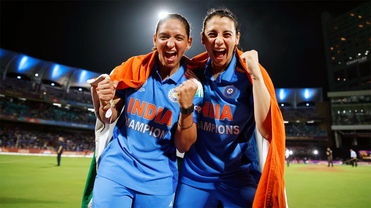 Harmanpreet Kaur with Smriti Mandhana