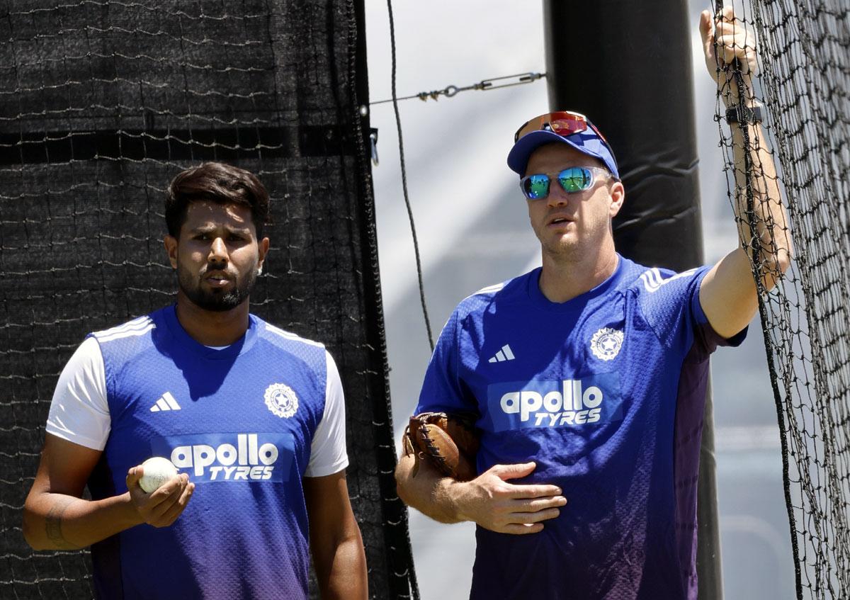 Morne Morkel with Harshit Rana