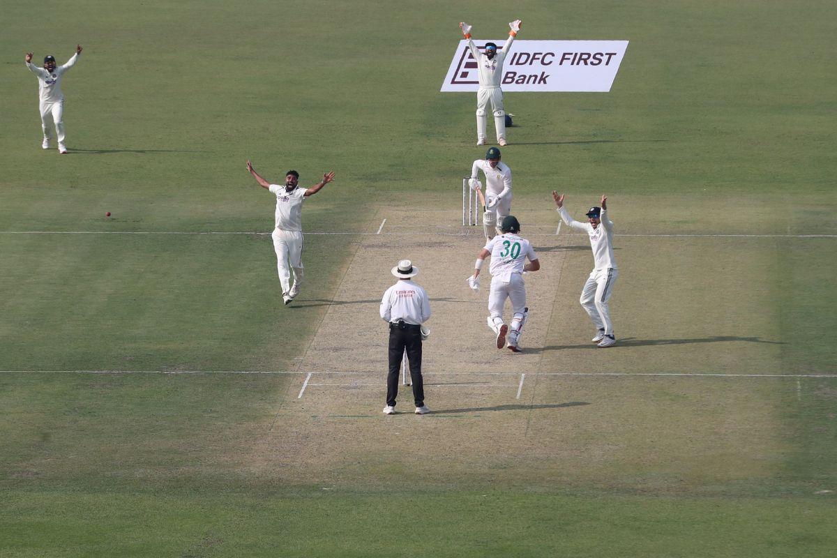 Mohammed Siraj successfully appeals for the wicket of Kyle Verreynne