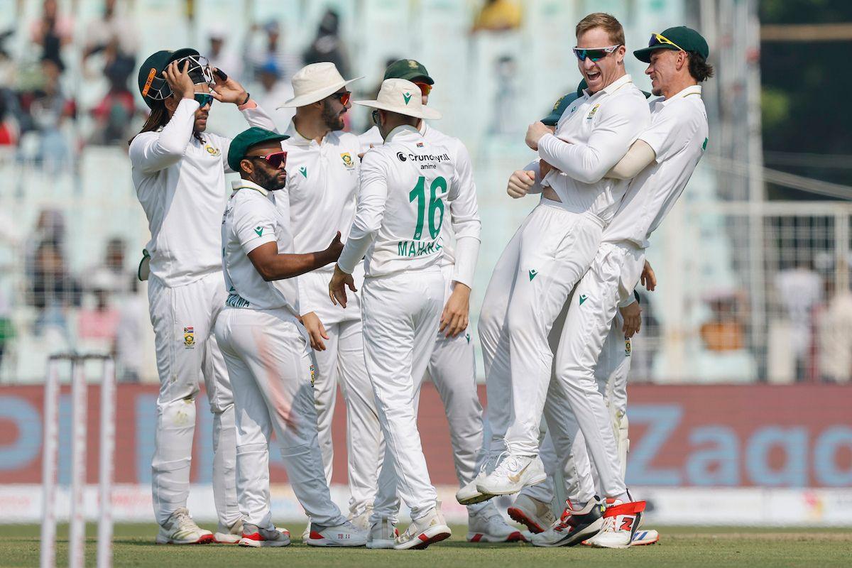 Simon Harmer celebrates with his South Africa teammates after dismissing Washington Sundar
