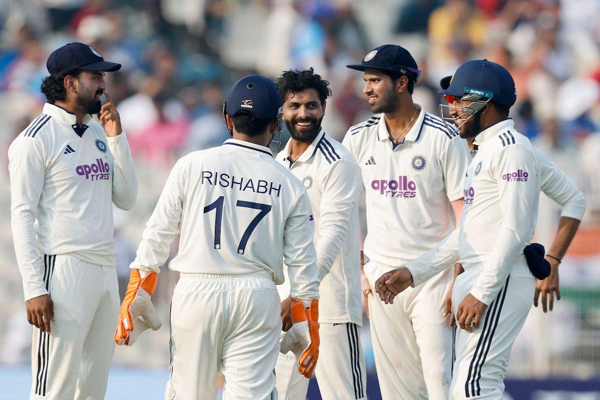 Ravindra Jadeja celebrates the wicket of Tony de Zorzi