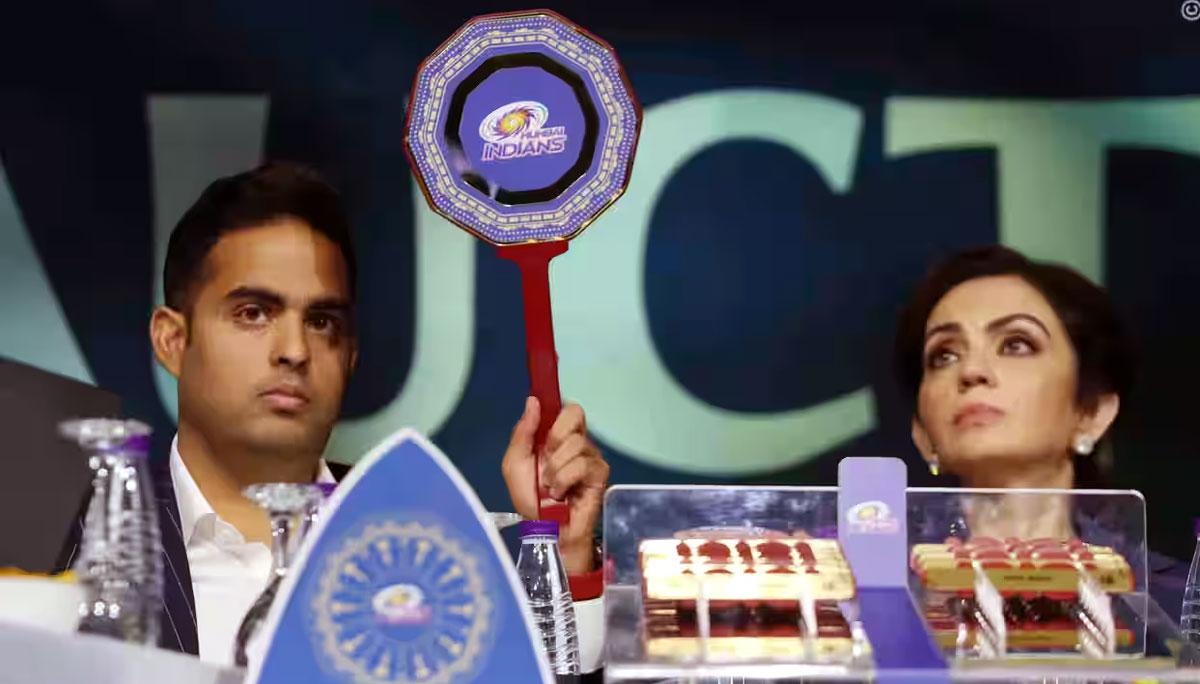 Akash Ambani with Nita Ambani Akash Ambani with Nita Ambani