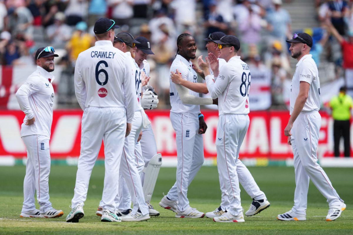 Jofra Archer celebrates with teammates after trapping Jake Weatherald LBW for a duck 