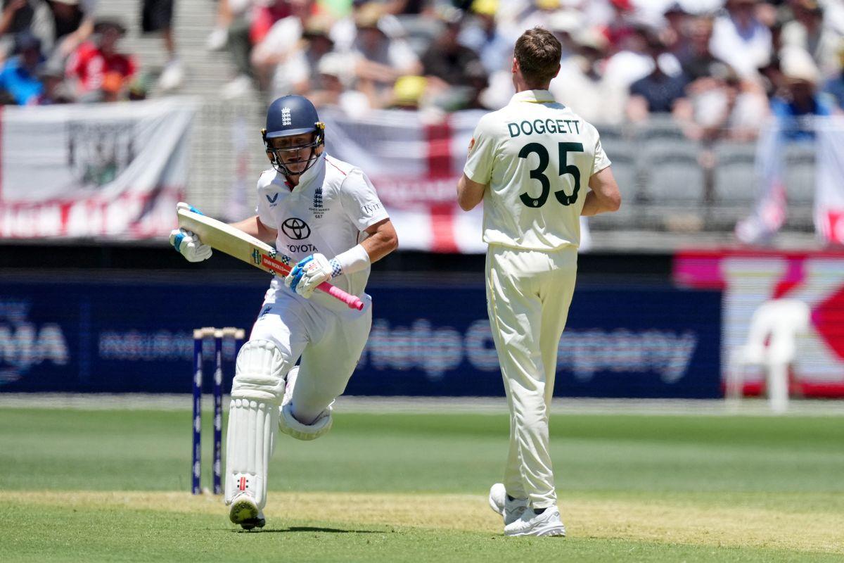 Ollie Pope runs past Brendan Doggett to take a single