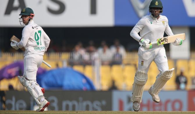 Senuran Muthusamy and Kyle Verreynne run between the wickets during their 70 runs partnership before the tea break.