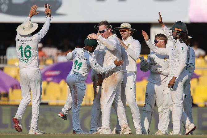 Simon Harmer celebrates the wicket of Washington Sundar