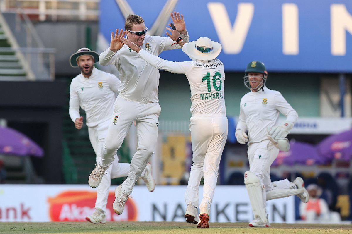 Simon Harmer celebrates a wicket of KL Rahul 