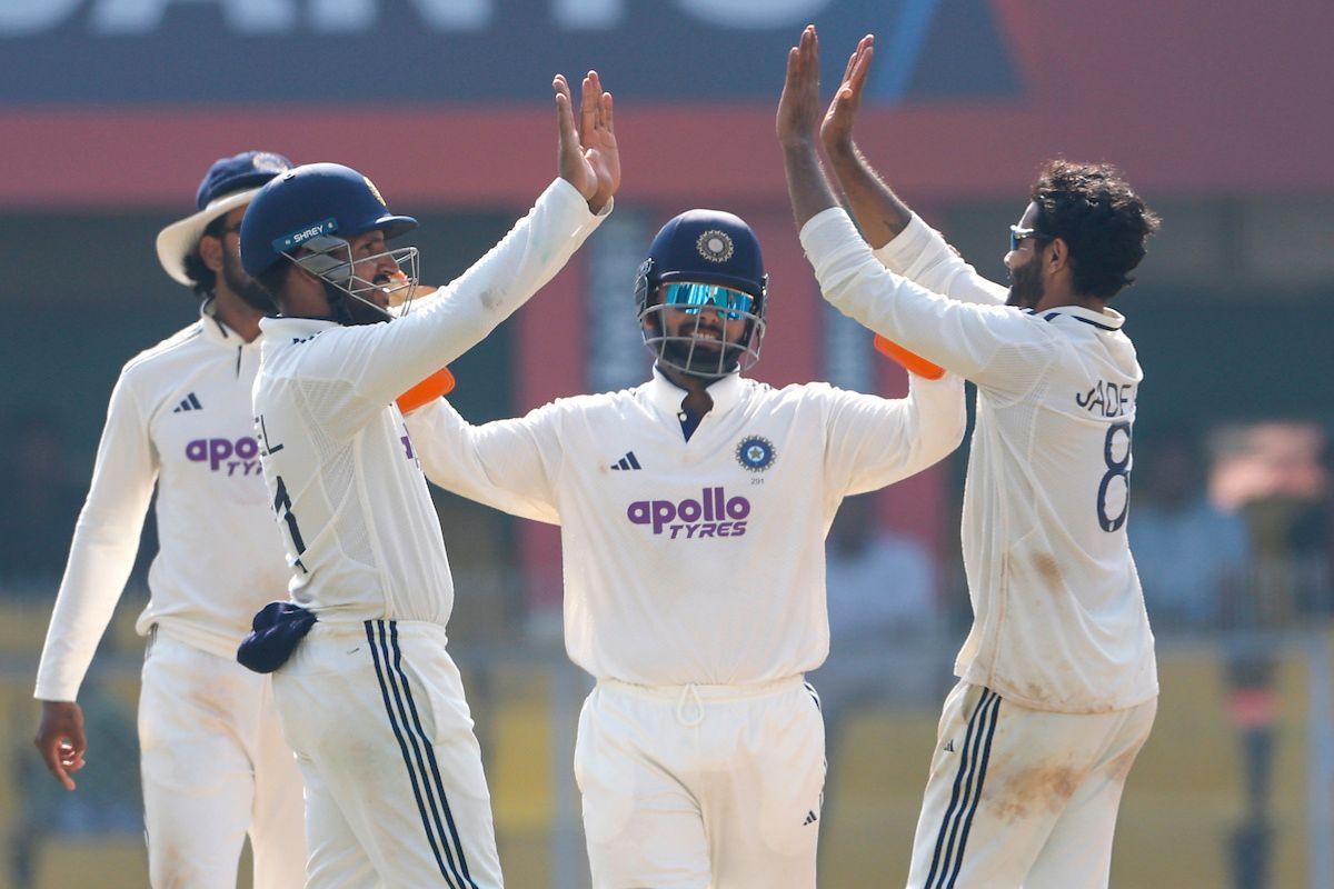 Ravindra Jadeja celebrates the wicket of Tony de Zorzi