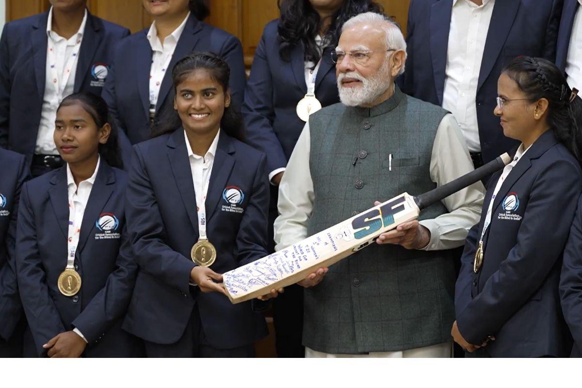 PM Modi with blind women cricketers