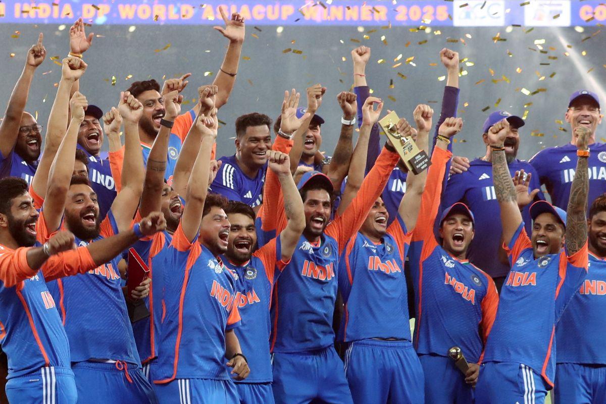 Team India celebrate on winning the Asia Cup on September 28, 2025 