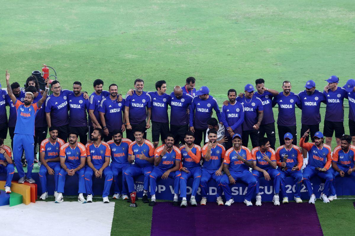 India players and staff pose for a team group photo after winning the Asia Cup before the trophy presentation at Dubai International Cricket Stadium, Dubai, United Arab Emirates on September 28, 2025