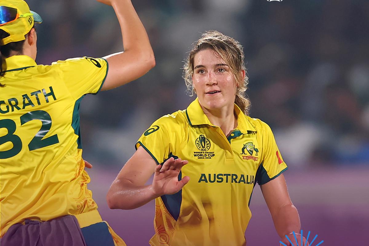 Annabel Sutherland took 5 for 40