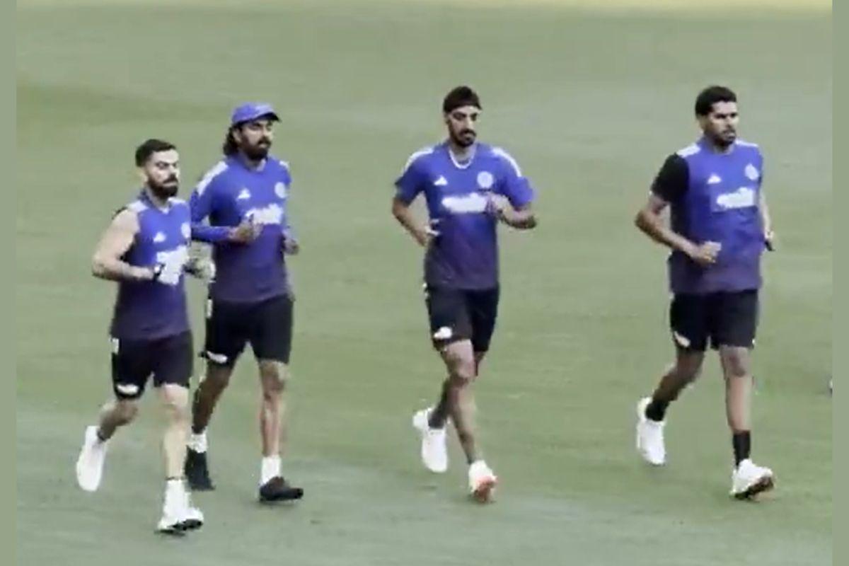 Virat Kohli, KL Rahul, Arshdeep Singh and Harshit Rana go through the drills