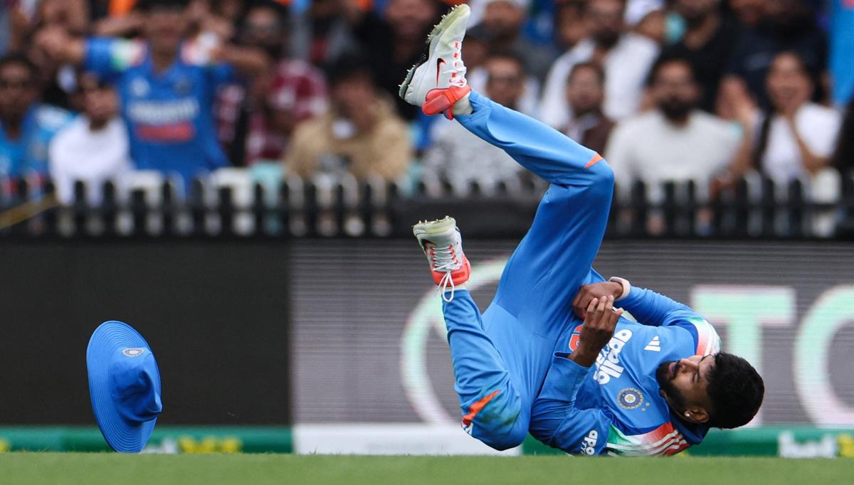 Shreyas Iyer takes a brilliant catch to dismiss Alex Carey.