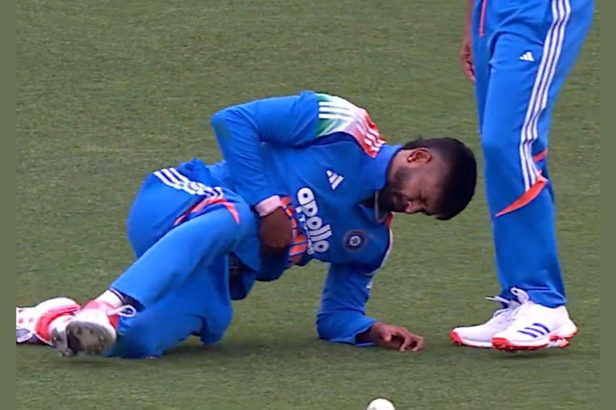 Shreyas Iyer walks off the ground after his injury on Saturday