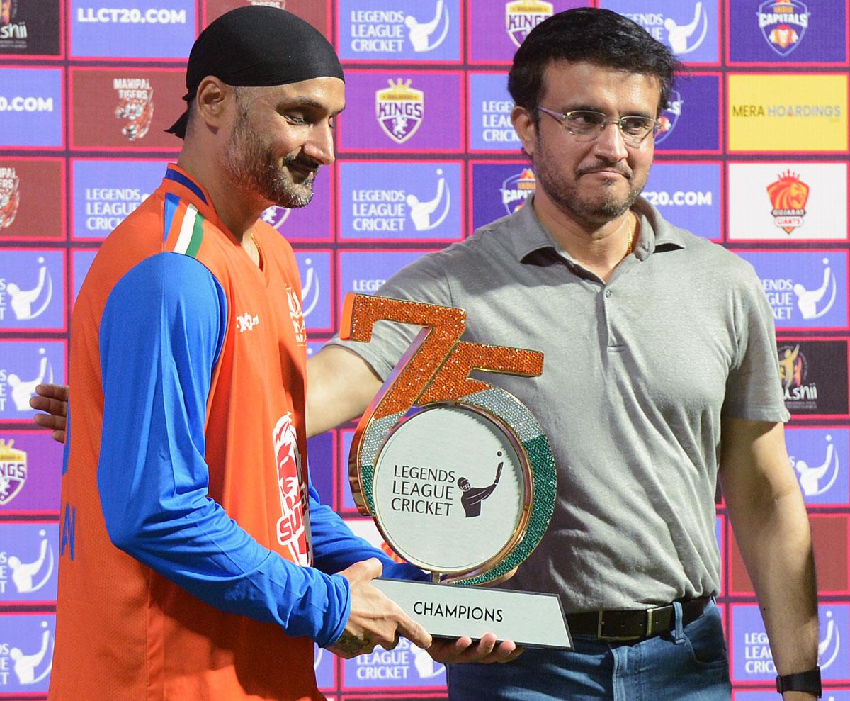 Harbhajan Singh with Sourav Ganguly