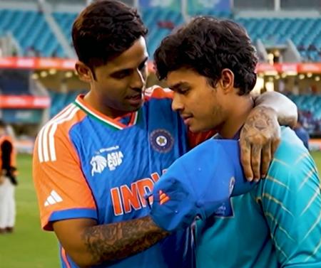 Suryakumar Yadav with Dunith Wellalage Suryakumar Yadav with Dunith Wellalage