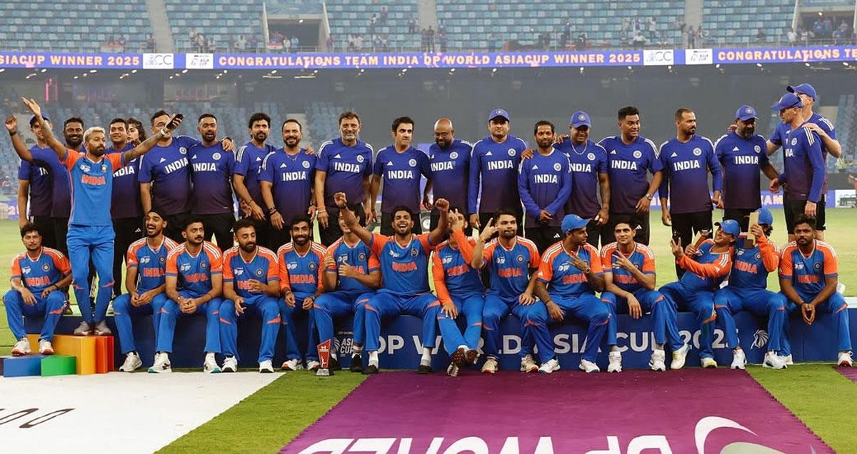 The Indian team pose without the trophy after winning the Asia Cup final against Pakistan in Dubai on Sunday
