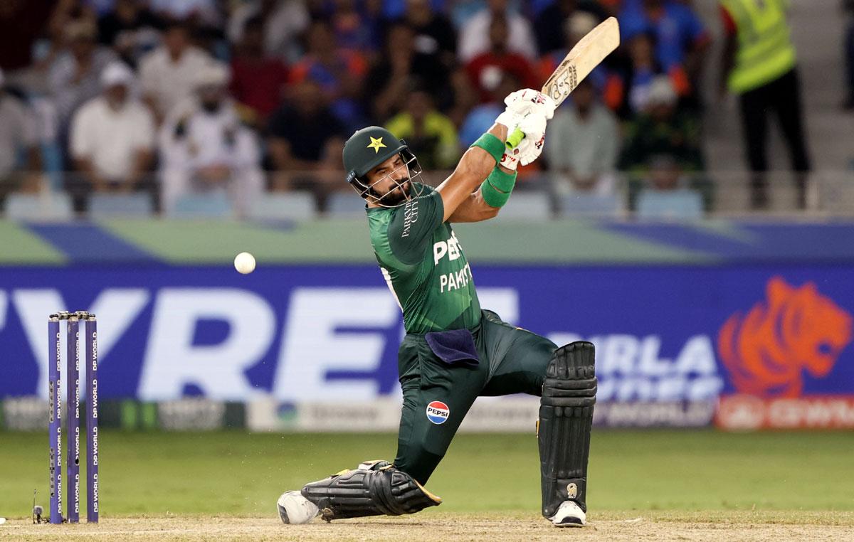 Sahibzada Farhan celebra tras un siglo en la Copa del Mundo T20