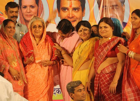 Chandresh Kumari, the Congress candidate, gets a traditional welcome at Jodhpur.