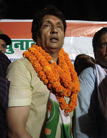 Shekhar Suman at a roadside meeting in Patna. The star has been attending many such small meetings in the largely urban constituency of Patna Sahib.
