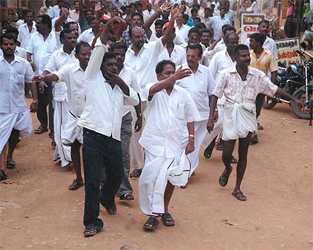 DMK and Congress workers try to disrupt the meeting