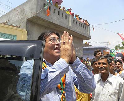 Khanna greets voters