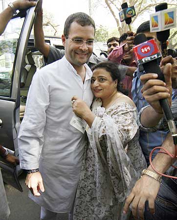 Rahul Gandhi gets a taste of public adulation as goes to cast his vote on May 7, 2009
