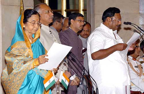 President Patil administering the oath as Cabinet minister to MK Azhagiri