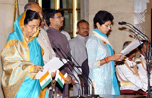 President Patil administering the oath as Cabinet minister to Kumari Selja