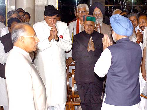 Prime Minister Manmohan Singh greets the Council of Ministers