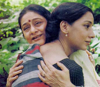 Aruna Irani and Shabana Azmi in Saaz