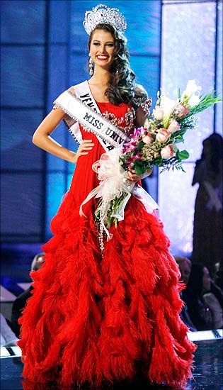 Stefania Fernandez after being crowned Miss Universe 2009