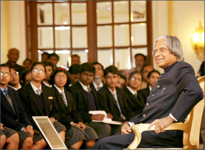 President Dr A P J Abdul Kalam interacting with the students of various schools of New Delhi at Rashtrapati Bhavan on the eve of Republic Day on January 25, 2007