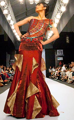Catwalk action from Pakistan Fashion Week - Rediff Getahead