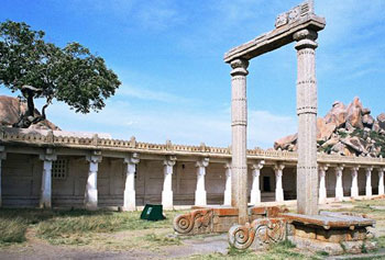 The Muruga Matha was built in honour of a renowned guru of the Veershaivas also known as Lingayats.