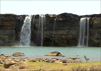 Chitrakot Falls is comparable to the Niagara Falls during the monsoons