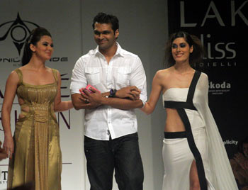 Swapnil with his showstopper Urvashi Sharma and model Amrit Maghera