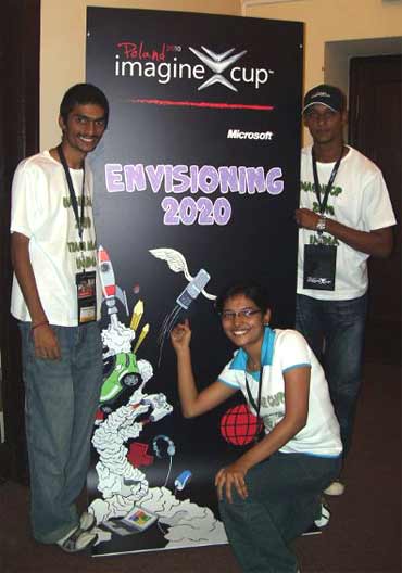 Team Kola:  Koushik Vaidhinathan (R), Lalitha Ashok, Kiran Kumar
