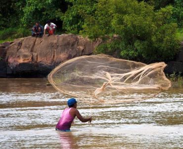 Unusual monsoon pics: Baiting in the river