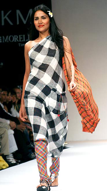 Tupur Chatterjee models a tartan-print khadi outfit by Asmita Marwa at the 2010 LFW