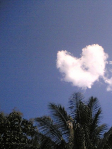 Unusual monsoon pics: Heart in the clouds