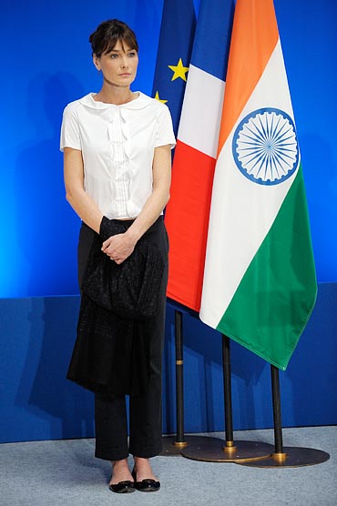 Carla attends a ceremony in tribute to the victims of the 2008 terror attacks in Mumbai, December 7