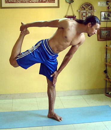One-legged backward leg lift